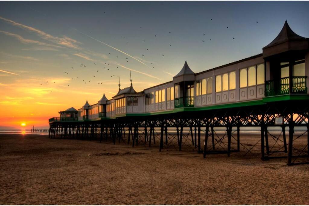 2 Bed Sleeps 6 Beach Retreat St Annes On Sea Villa Lytham St Annes Bagian luar foto