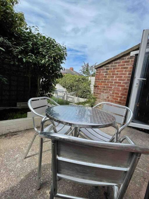 2 Bed Sleeps 6 Beach Retreat St Annes On Sea Villa Lytham St Annes Bagian luar foto